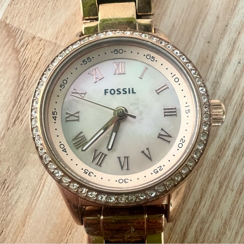Fossil ladies rose gold tone dress watch NEW BATTERY
